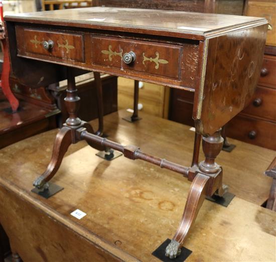 Small mahogany drop leaf table(-)